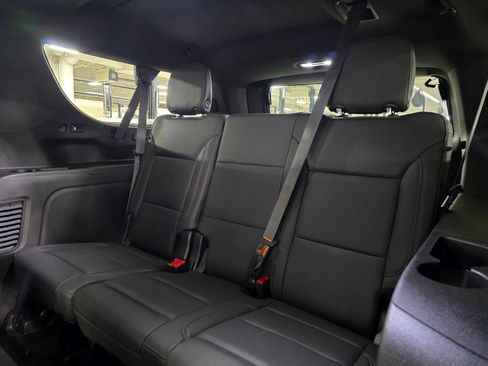 Used 2024 Chevrolet Suburban LT w/ LT Signature Package image 11