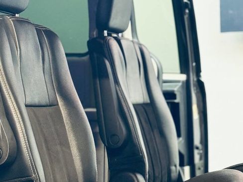 Used 2019 Dodge Grand Caravan SXT image 5