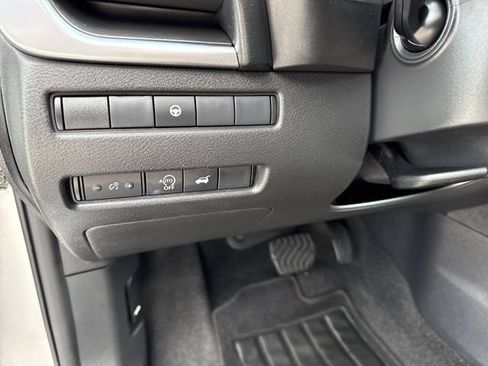 Used 2024 Nissan Rogue SV AWD/4WD image 34