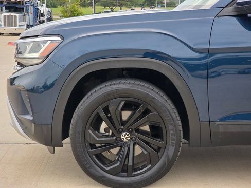 Used 2023 Volkswagen Atlas SE w/ Panoramic Sunroof Package FWD image 6