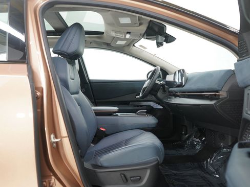 Used 2024 Nissan Ariya PLATINUM+ e-4ORCE image 11