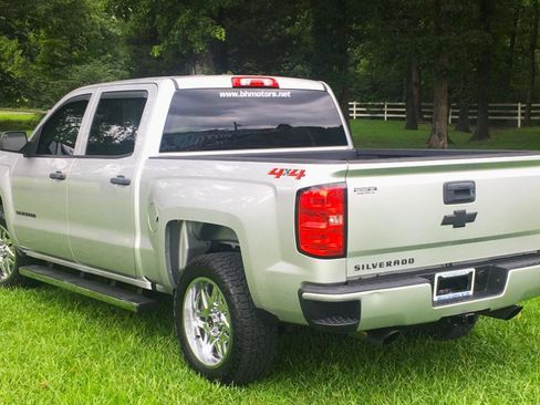 Used 2018 Chevrolet Silverado 1500 Custom w/ Custom Value Package AWD/4WD image 3