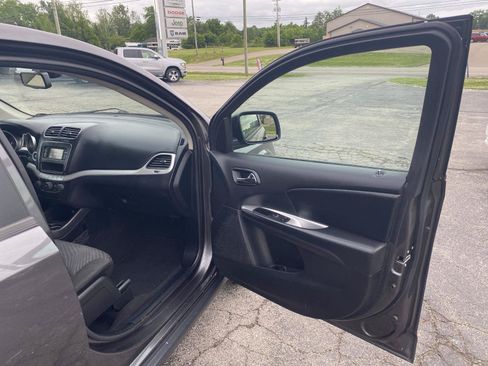 Used 2020 Dodge Journey SE w/ Blacktop Package FWD image 34