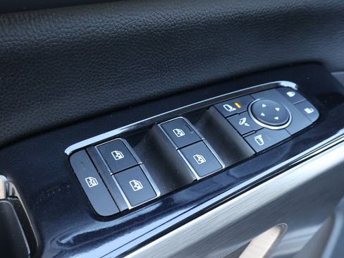 Used 2022 Nissan Pathfinder Platinum w/ Cargo Package image 15