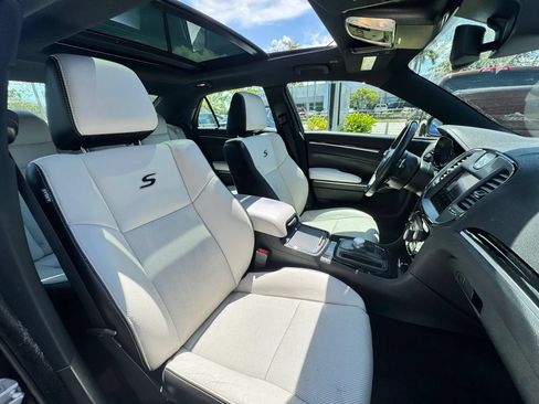 Used 2018 Chrysler 300 S w/ 300S Premium Group RWD image 25