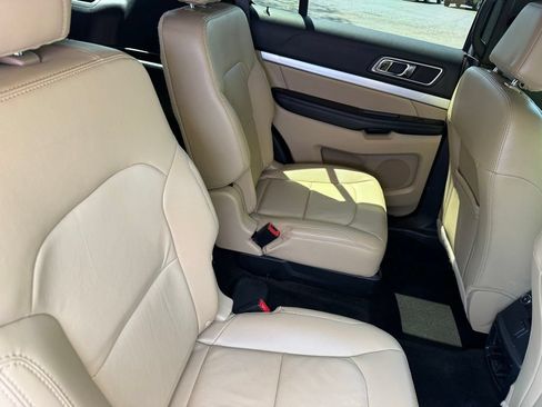 Used 2017 Ford Explorer XLT w/ Equipment Group 202A FWD image 9