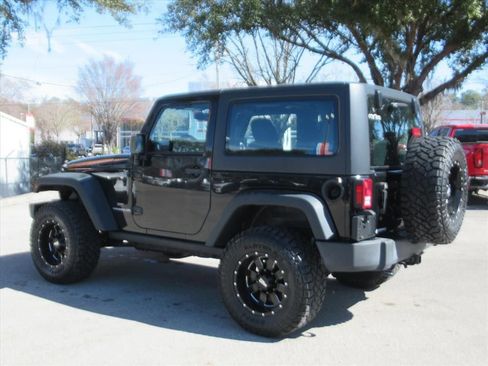 Used 2015 Jeep Wrangler Rubicon w/ Power Convenience Group image 4