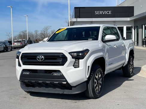 Used 2024 Toyota Tacoma SR5 image 3