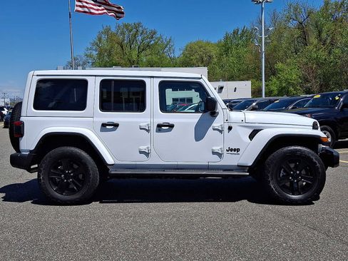 Used 2022 Jeep Wrangler Unlimited Sahara AWD/4WD image 7