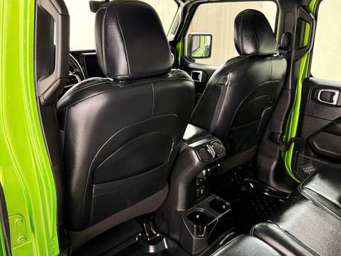 Used 2018 Jeep Wrangler Unlimited Sahara w/ Uconnect 4C Nav & Sound Group AWD/4WD image 29