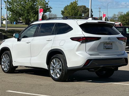 Certified 2026 Toyota Highlander Limited image 6