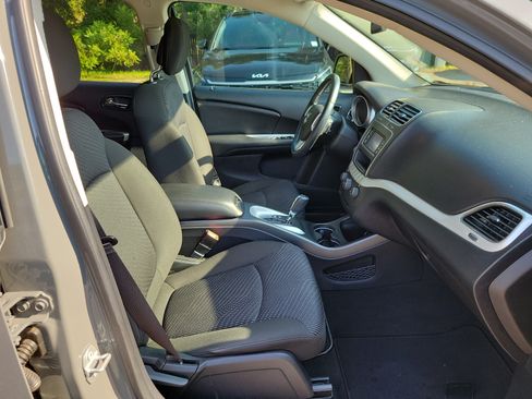 Used 2020 Dodge Journey SE w/ SE Popular Equipment Group FWD image 7