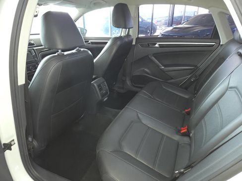 Used 2019 Volkswagen Passat 2.0T SE R-Line FWD image 21