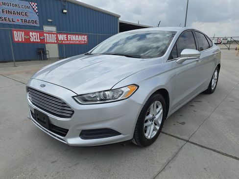 Used 2014 Ford Fusion SE FWD image 3