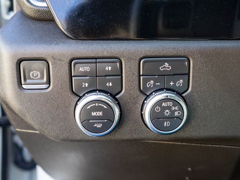 Used 2024 GMC Sierra 2500 SLE w/ Preferred Package image 17