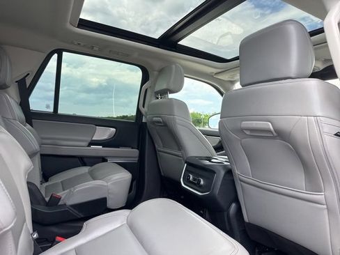 Used 2025 Ford Expedition Active AWD/4WD image 12