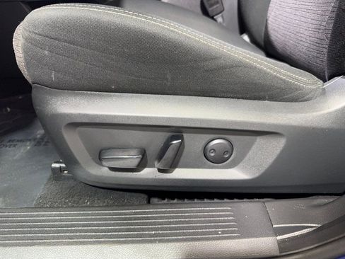 Used 2023 Nissan Rogue SV image 35