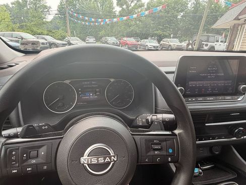 Used 2022 Nissan Rogue SV AWD/4WD image 26