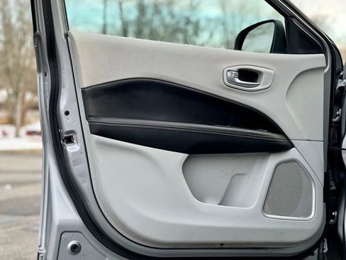 Used 2021 Jeep Compass Latitude w/ Driver Assistance Group image 10