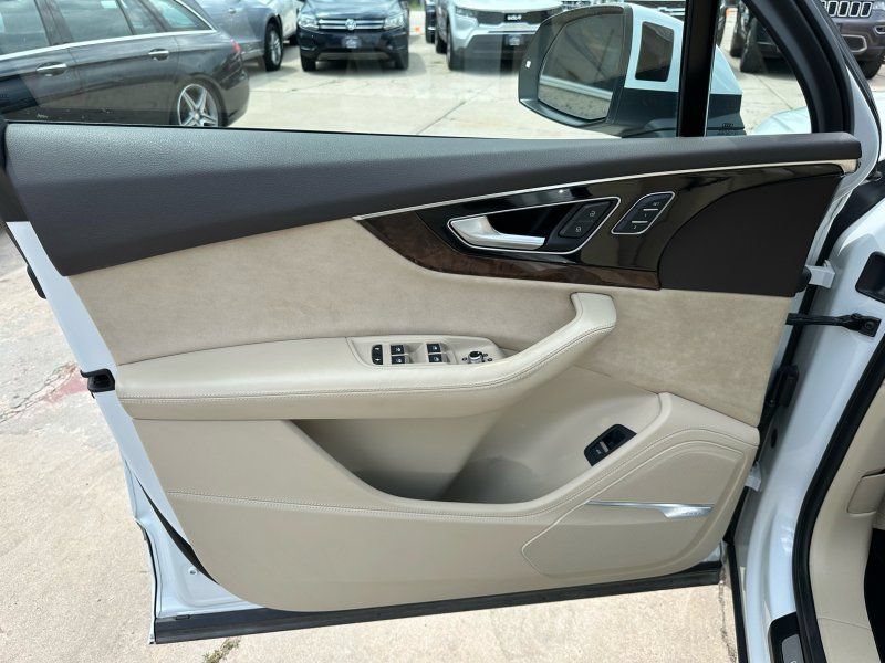 Used 2018 Audi Q7 3.0T Prestige AWD/4WD image 11