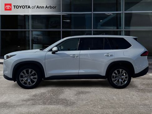 Used 2024 Toyota Grand Highlander Limited image 10