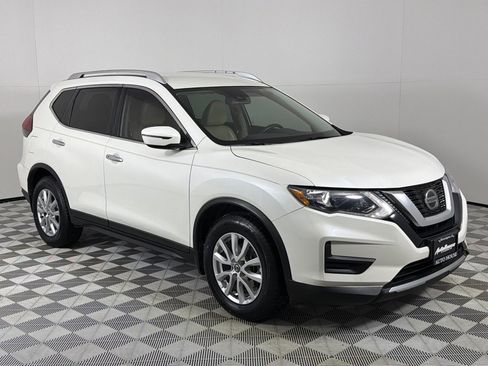 Used 2019 Nissan Rogue SV image 3