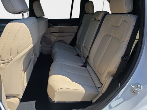 New 2025 Jeep Grand Cherokee Limited AWD/4WD image 12