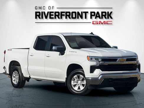 Used 2025 Chevrolet Silverado 1500 LT AWD/4WD image 2