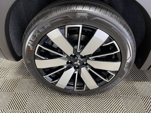 New 2025 Mitsubishi Outlander SE image 36