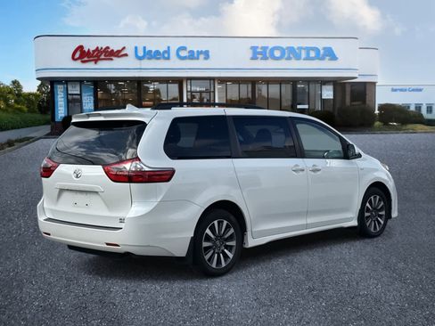 Used 2020 Toyota Sienna XLE image 5
