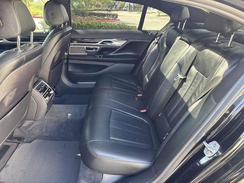 Used 2019 BMW 740i w/ M Sport Package RWD image 12