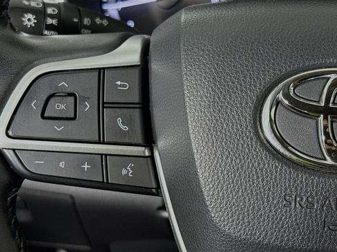 Used 2023 Toyota Highlander XLE image 13