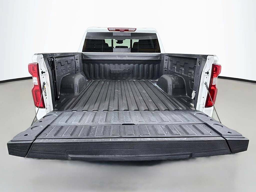 Used 2024 Chevrolet Silverado 1500 High Country w/ Technology Package AWD/4WD image 19
