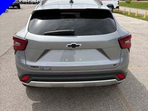 New 2026 Chevrolet Trax LT w/ LT Convenience Package FWD image 5