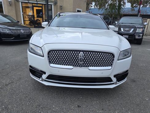 Used 2019 Lincoln Continental Select image 2
