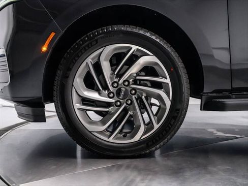 New 2026 Lincoln Navigator Premiere AWD/4WD image 11