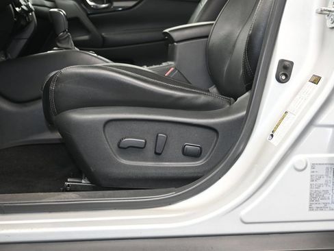 Used 2019 Nissan Rogue SL FWD image 22