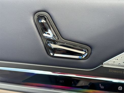 New 2025 BMW i7 xDrive60 image 25