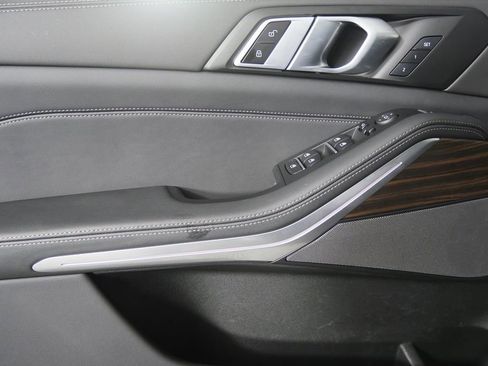 Certified 2025 BMW X5 sDrive40i w/ Premium Package image 9