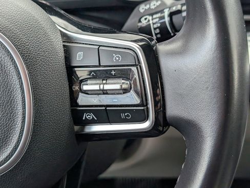 Used 2024 Kia Carnival LX image 22