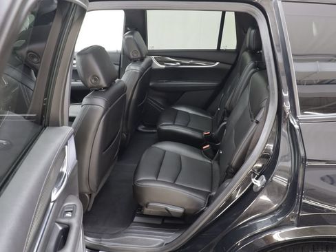 Used 2023 Cadillac XT6 Sport w/ Technology Package AWD/4WD image 16