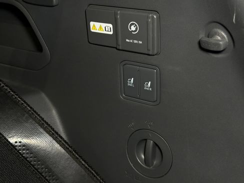 Certified 2024 Kia EV9 Wind AWD/4WD image 11