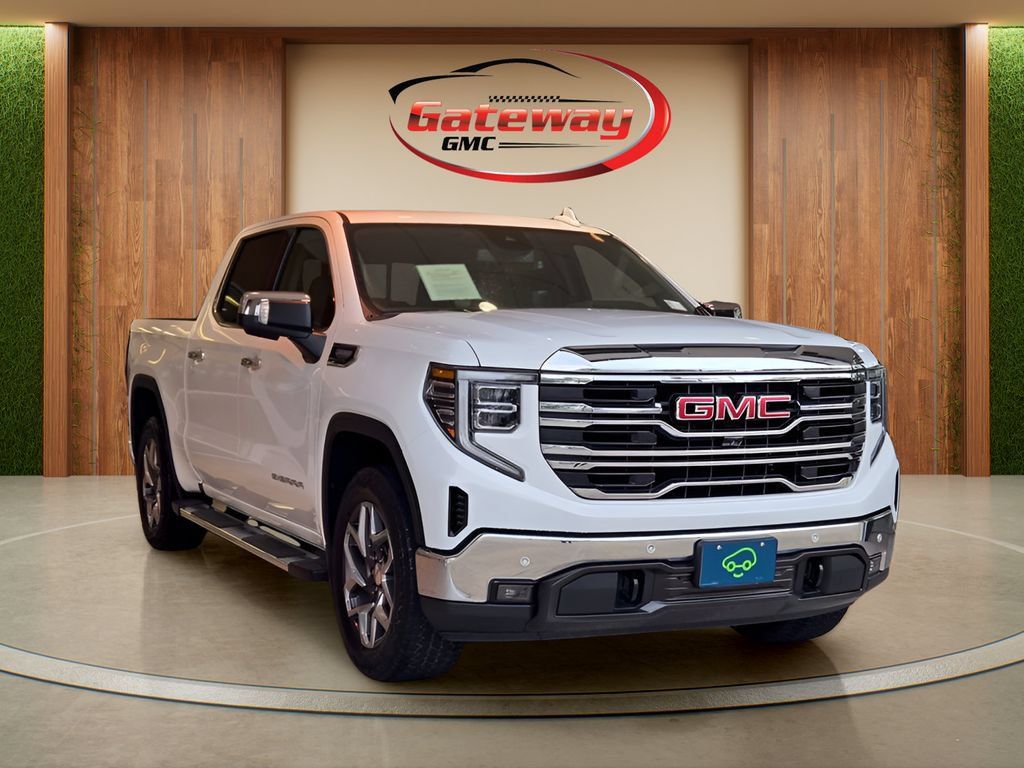 Used 2023 GMC Sierra 1500 SLT AWD/4WD image 3