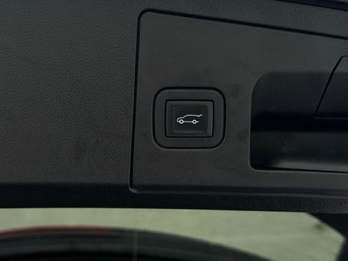 Used 2023 Cadillac XT4 Premium Luxury image 10