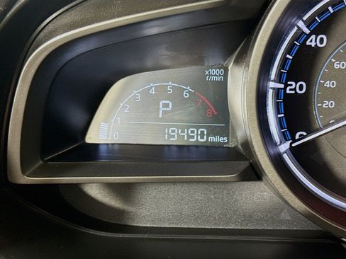 Used 2019 Toyota Yaris L image 16