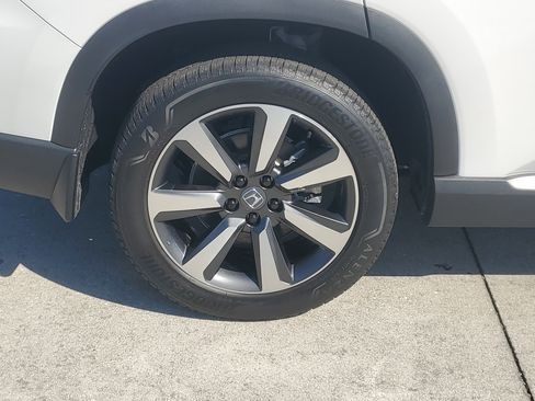 Certified 2025 Honda Pilot Touring image 8
