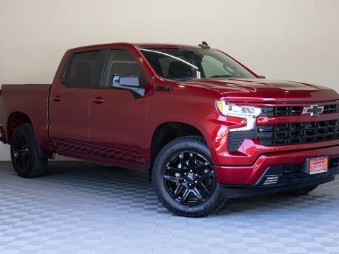 Used 2024 Chevrolet Silverado 1500 RST w/ Z71 Off-Road Package AWD/4WD image 2