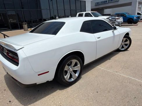 Used 2021 Dodge Challenger SXT w/ Driver Convenience Group RWD image 3