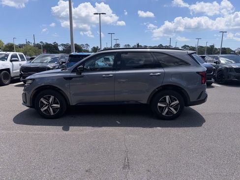 Certified 2023 Kia Sorento S FWD image 8