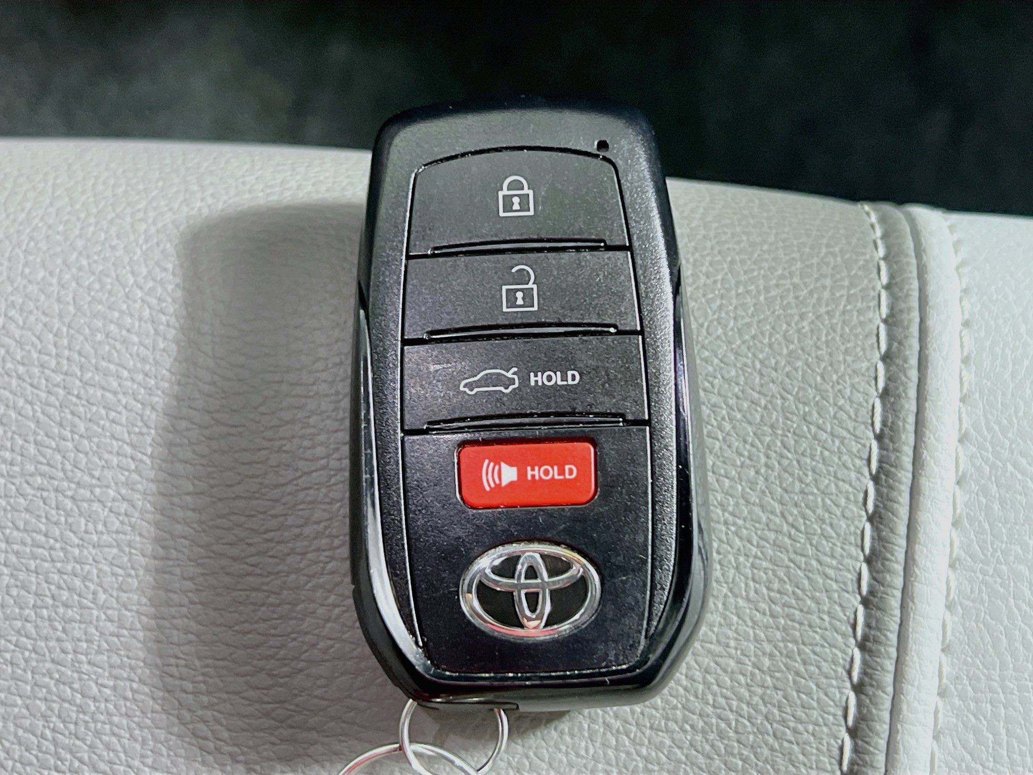 Used 2025 Toyota Camry SE FWD image 36